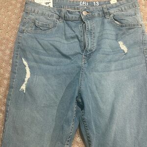 CALI ULTRA HIGH RISE DISTRESSED BERMUDA SHORTS LIGHT